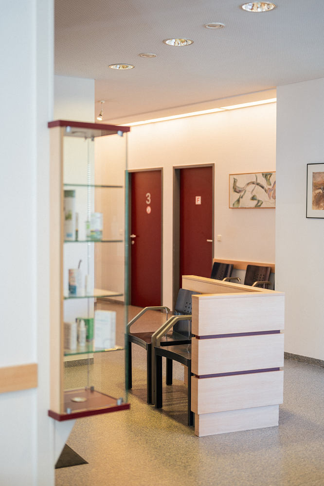 Empfangsbereich unserer modernen Praxis